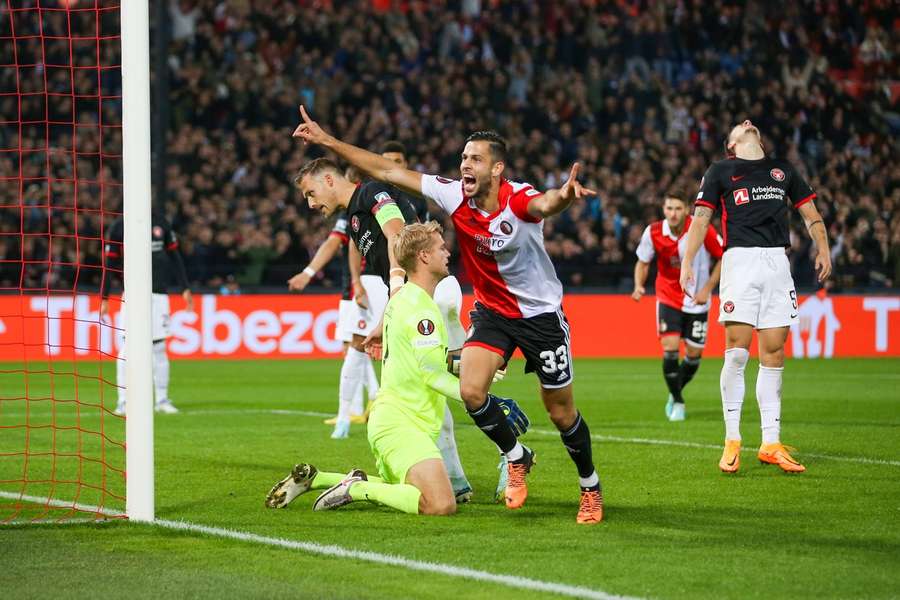 Hancko pálí, v dresu Feyenoordu dal druhý gól po sobě. Evropskou ligu válcuje Freiburg