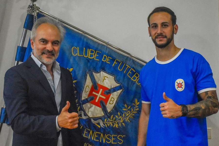 Felipe Dini ao lado do presidente do Belenenses Patrick Morais de Carvalho