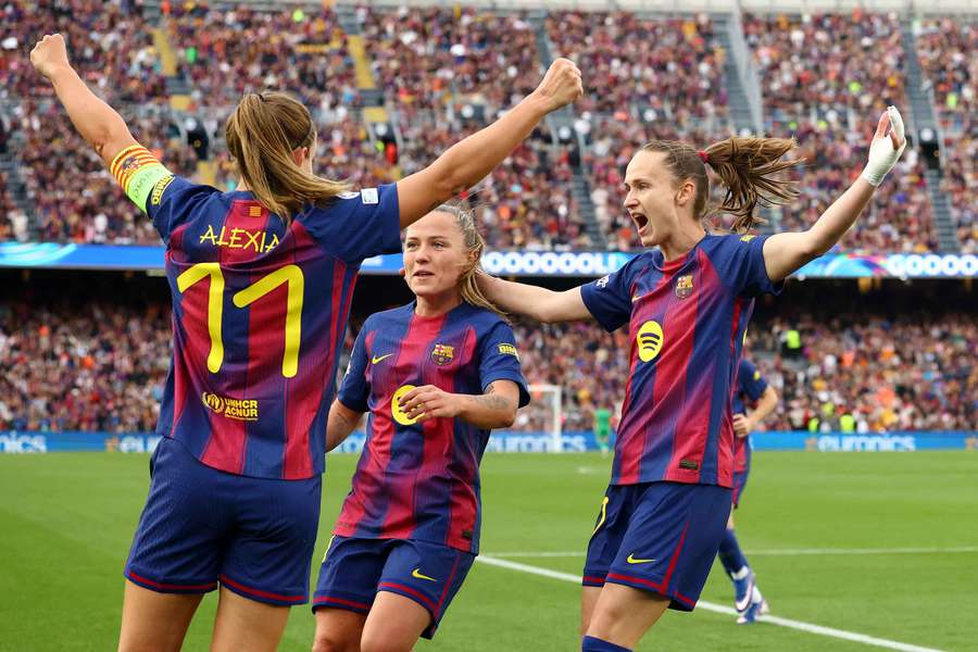 O Barcelona passou por cima do Real Madrid na Champions Feminina