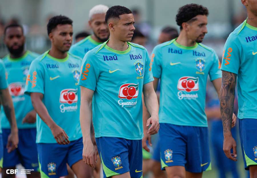 Imagens do primeiro treino da Seleção Brasileira no Bezerrão Imagens do primeiro treino da Seleção Brasileira no Bezerrão