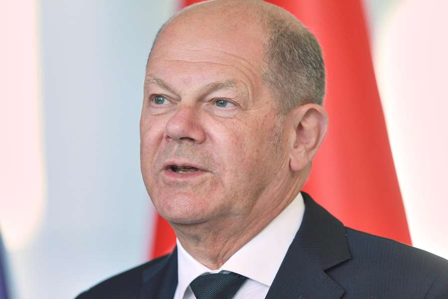 Bundeskanzler Olaf Scholz wirbt für die deutsche Bewerbung zur Frauen-WM 2027.