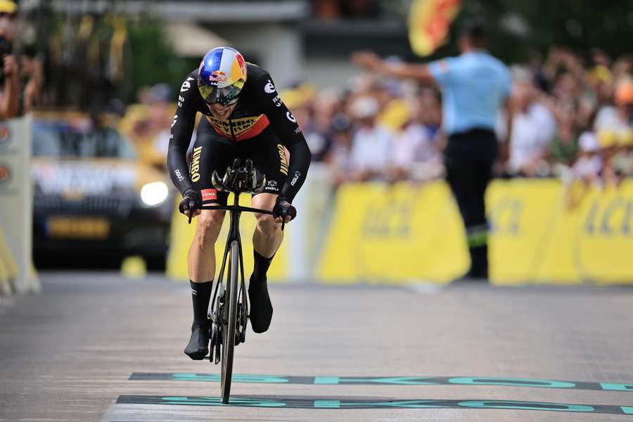 Van Aert in actie tijdens de 16e etappe van de Tour op 18 juli