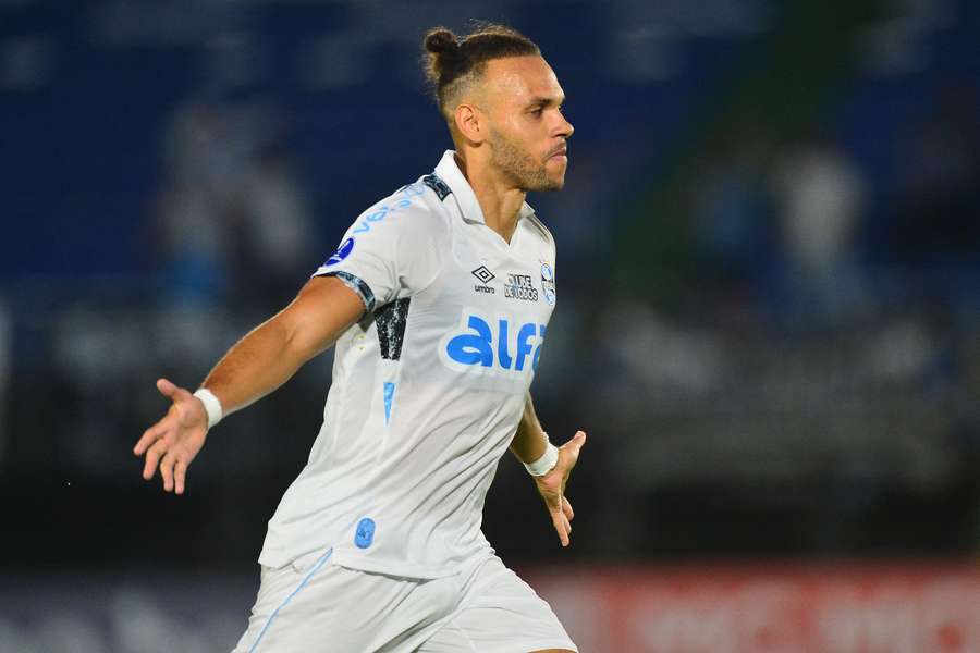 Braithwaite tirou o Grêmio do sufoco no Defensores del Chaco