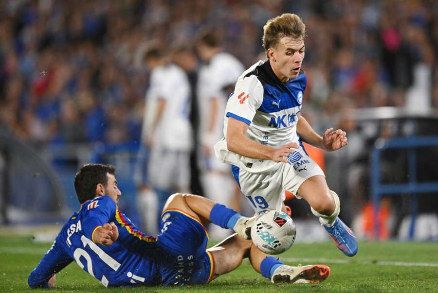 Iglesias intenta frenar a Ibáñez