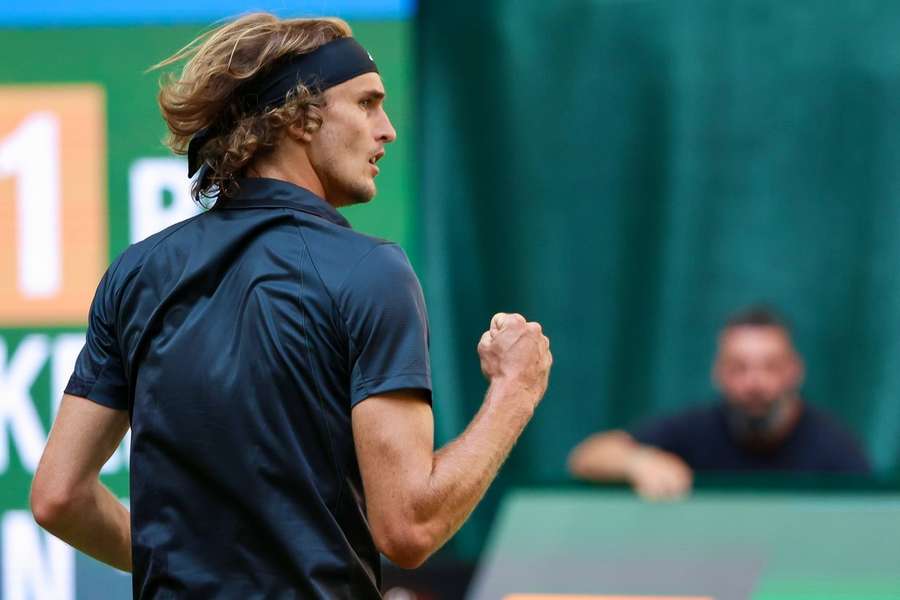 Alexander Zverev bezwingt Kumpel Dominic Thiem.