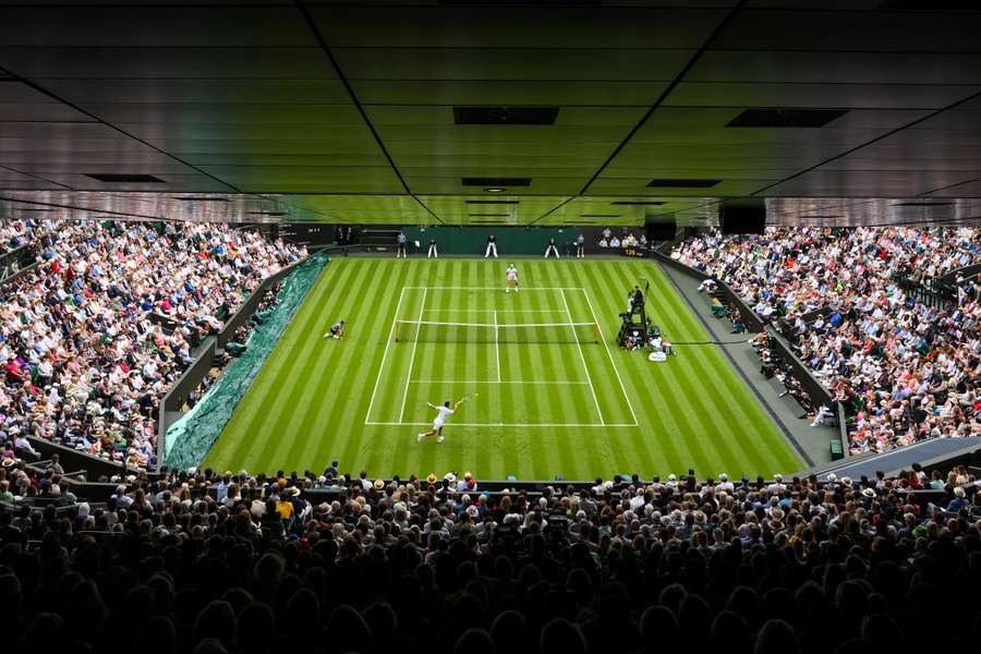 A Quadra Central de Wimbledon esteve lotada na estreia de Novak Djokovic A Quadra Central de Wimbledon esteve lotada na estreia de Novak Djokovic