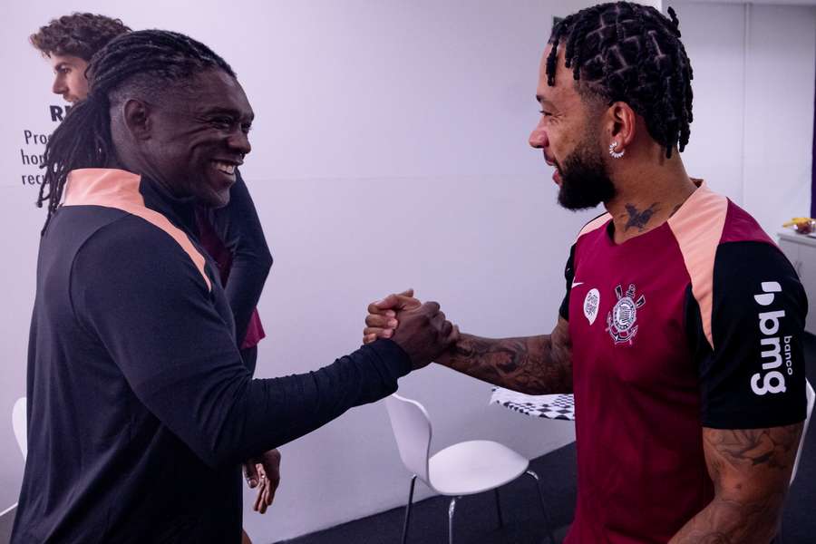 Seedorf revê o compatriota Memphis Depay Seedorf revê o compatriota Memphis Depay