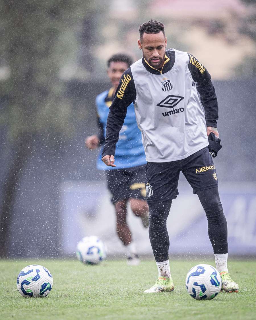 De contrato renovado, é grande a expectativa sobre Neymar em sua sequência no Santos