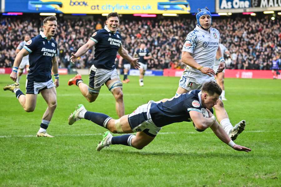 Huw Jones scores a try against Italy at Murrayfield