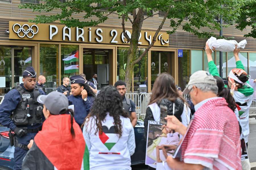 Protesters gathered in front of the headquarters of the Olympic and Paralympic Games Organizing Committee in Saint-Denis, demanding the exclusion of Israel from the Paris Games