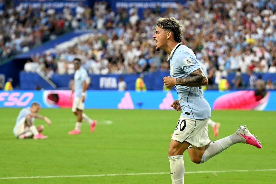 L'esultanza di Araujo dopo il gol dell'1-1 L'esultanza di Araujo dopo il gol dell'1-1