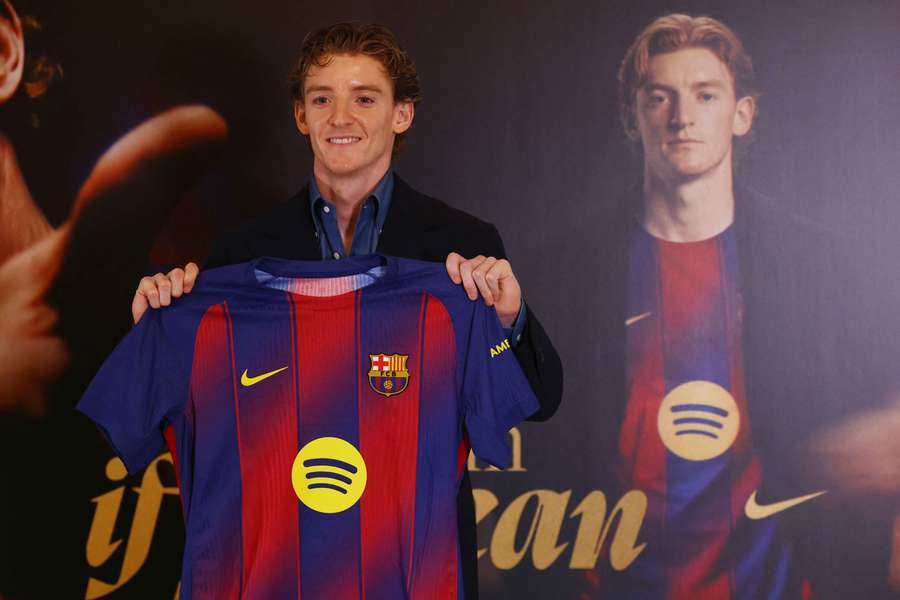 Gordon jest nowym wzmocnieniem Barcelony. Gordon jest nowym wzmocnieniem Barcelony.