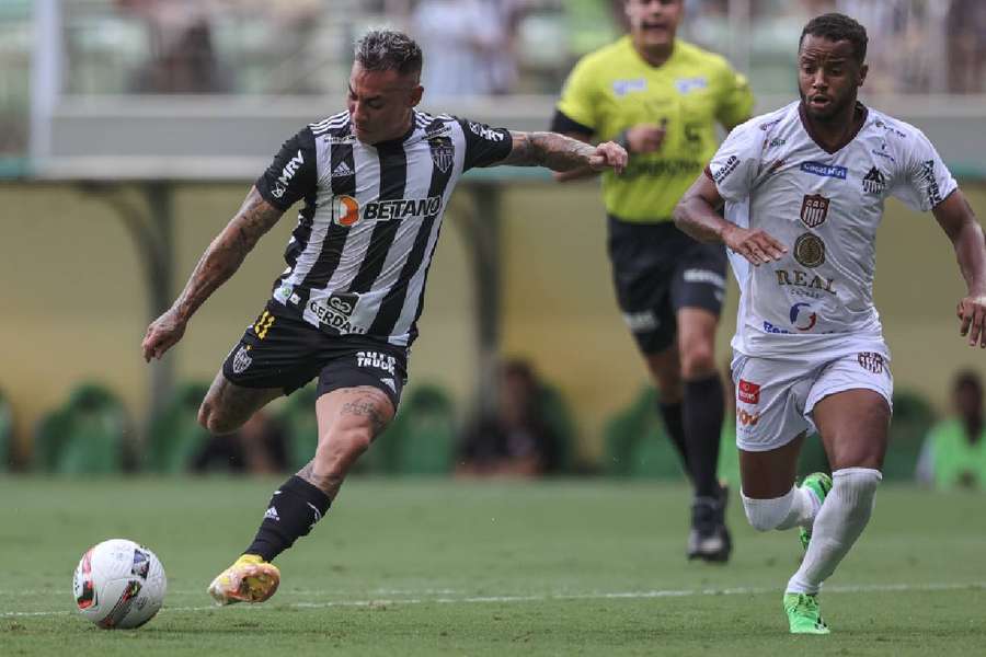 Vargas já estará disponível no jogo de volta em BH