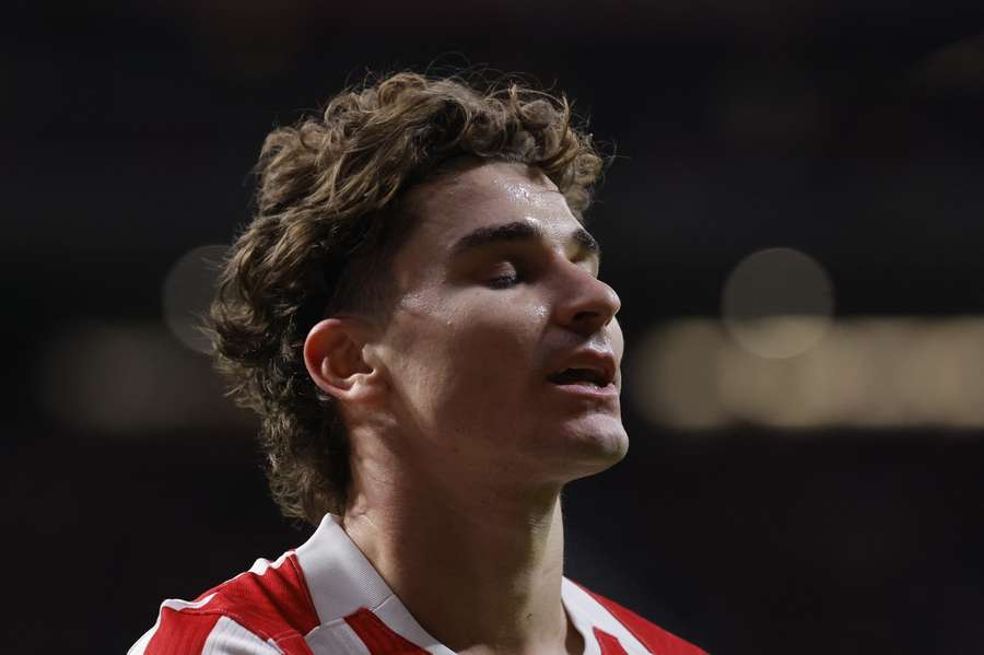 Julián Álvarez no puede entrar a Angola por un trámite sanitario