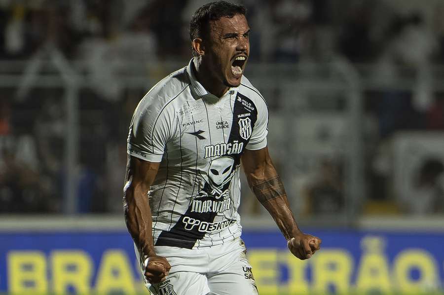 William Pottker marcou o gol da vitória em Campinas