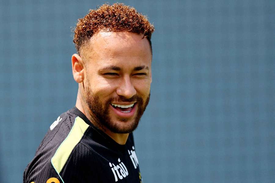 Neymar hat erstmals wieder mit den Kollegen der brasilianischen Nationalmannschaft trainiert. Neymar hat erstmals wieder mit den Kollegen der brasilianischen Nationalmannschaft trainiert.
