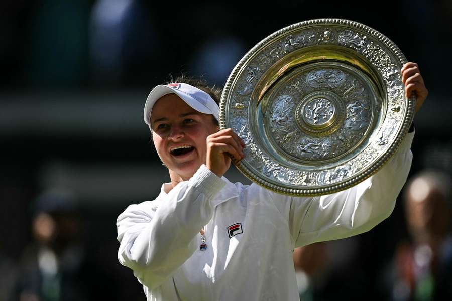 Barbora Krejčíková je novou královnou Wimbledonu.