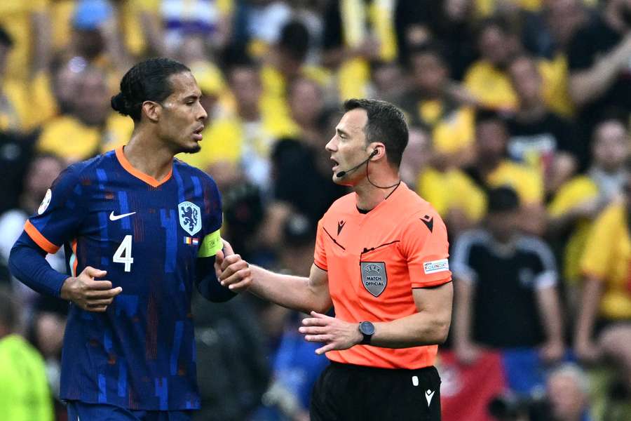 Nederland kreeg in de achtste finale van dit toernooi twee gele kaarten