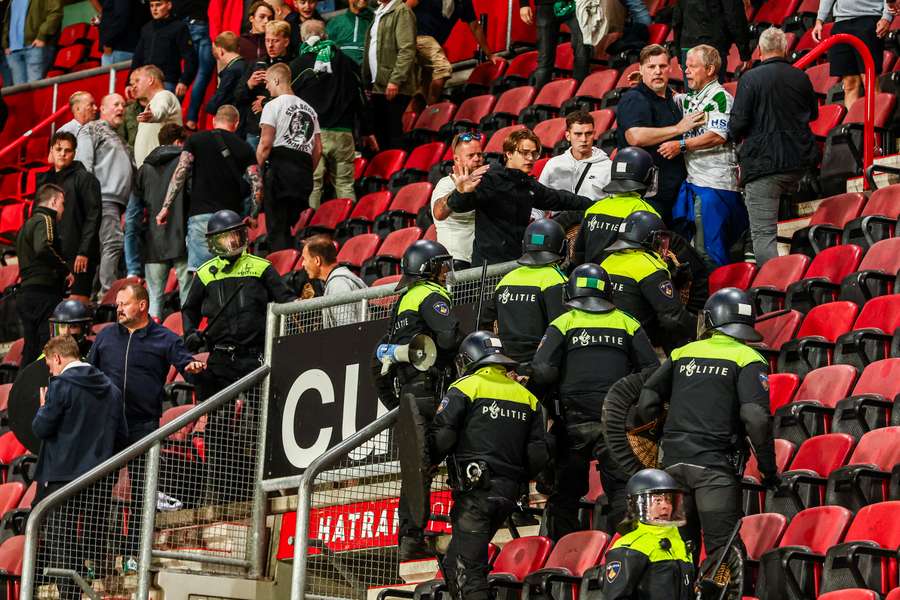 Stadionverbod 41 supporters na rellen FC Twente - Hammarby IF