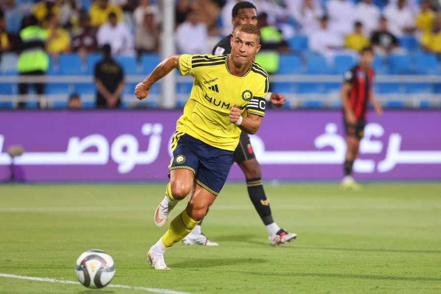 Cristiano Ronaldo saiu do banco e fechou a conta para o Al Nassr Cristiano Ronaldo saiu do banco e fechou a conta para o Al Nassr