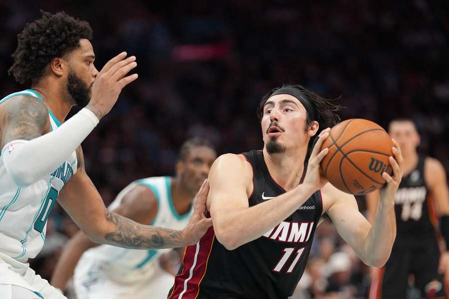 Los Hornets derrotaron al Miami Heat