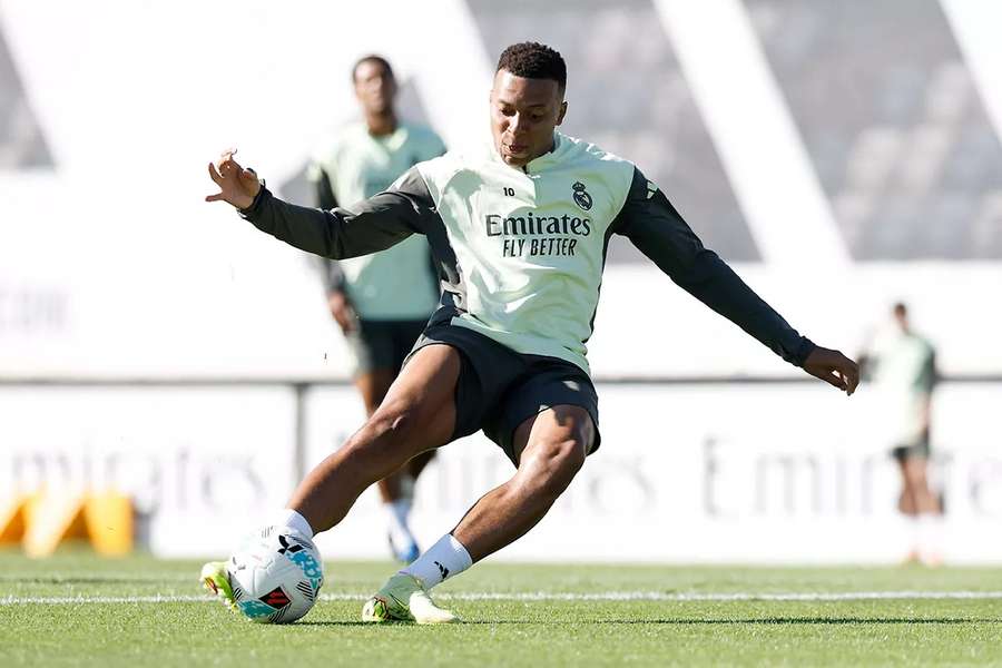 Mbappé ya no tiene problemas en los tobillos