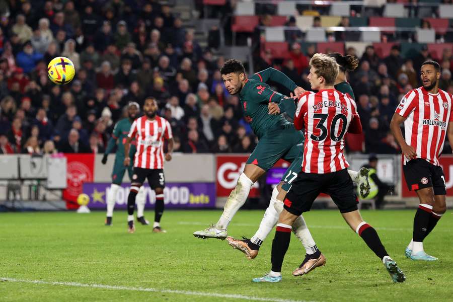 Brentford porazil v předehrávce Liverpool 3:1.