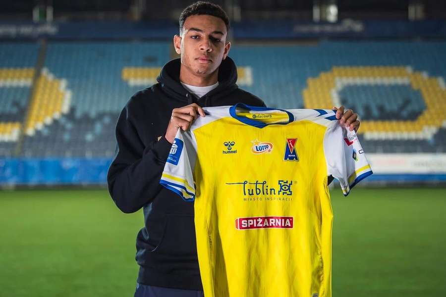 Bright Ede, defesa de 18 anos do Motor Lublin