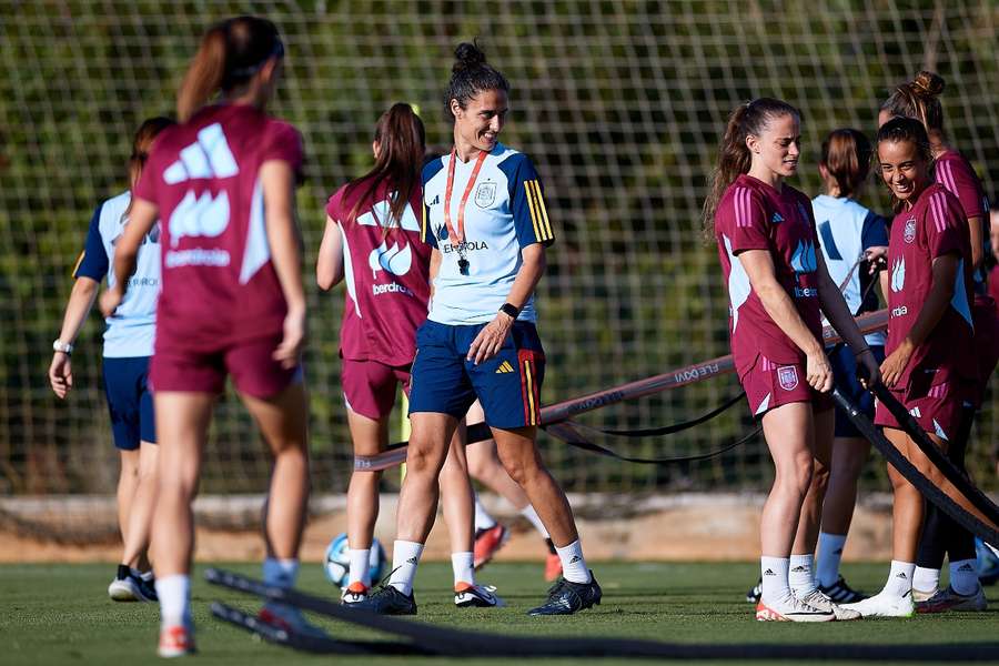 Montse Tomé, selecionadora, durante um treino da seleção espanhola