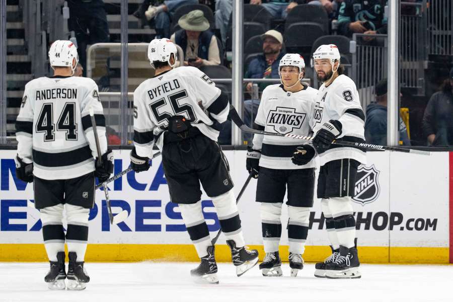Los Angeles Kings i Philadelphia Flyers z awansem do play-off