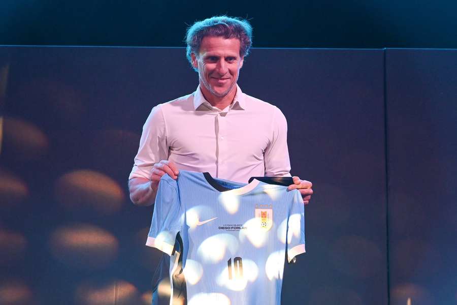 Diego Forlan nowym selekcjonerem piłkarskiej reprezentacji Urugwaju Diego Forlan nowym selekcjonerem piłkarskiej reprezentacji Urugwaju