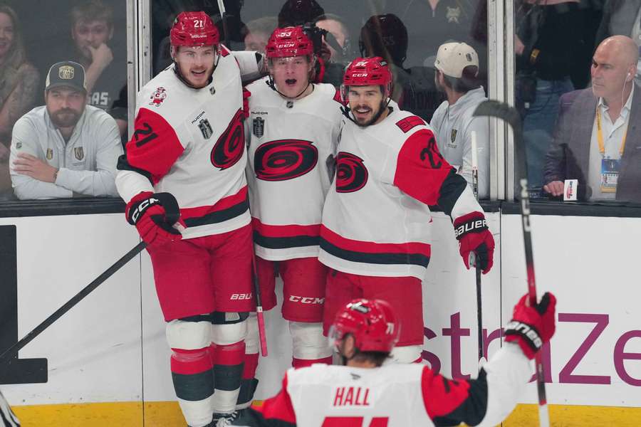 Hurricanes wygrali w Las Vegas. Remis w finale NHL Hurricanes wygrali w Las Vegas. Remis w finale NHL