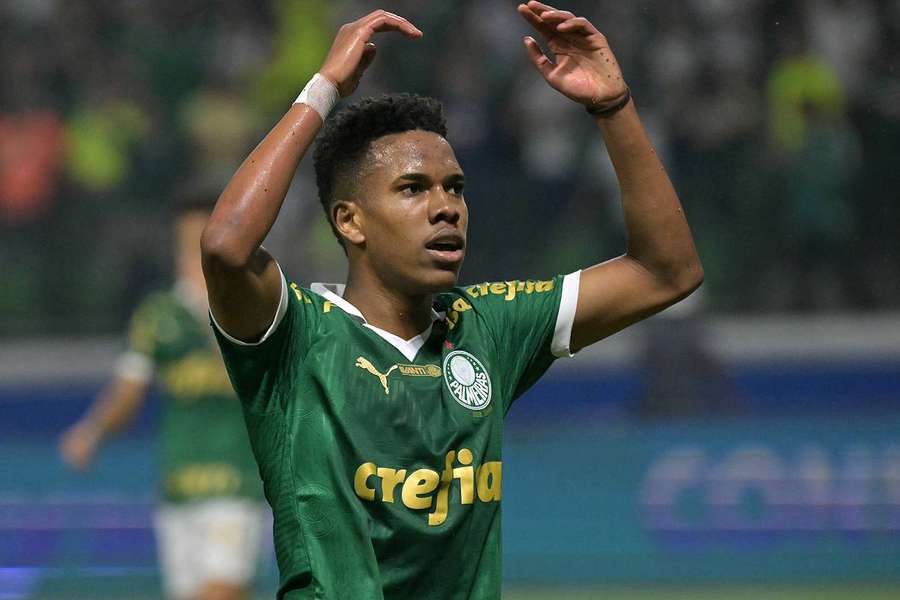 Après Endrick, c'est au tour d'Estevao, autre grand espoir du football brésilien, d'être appelé pour la première fois en équipe nationale. 