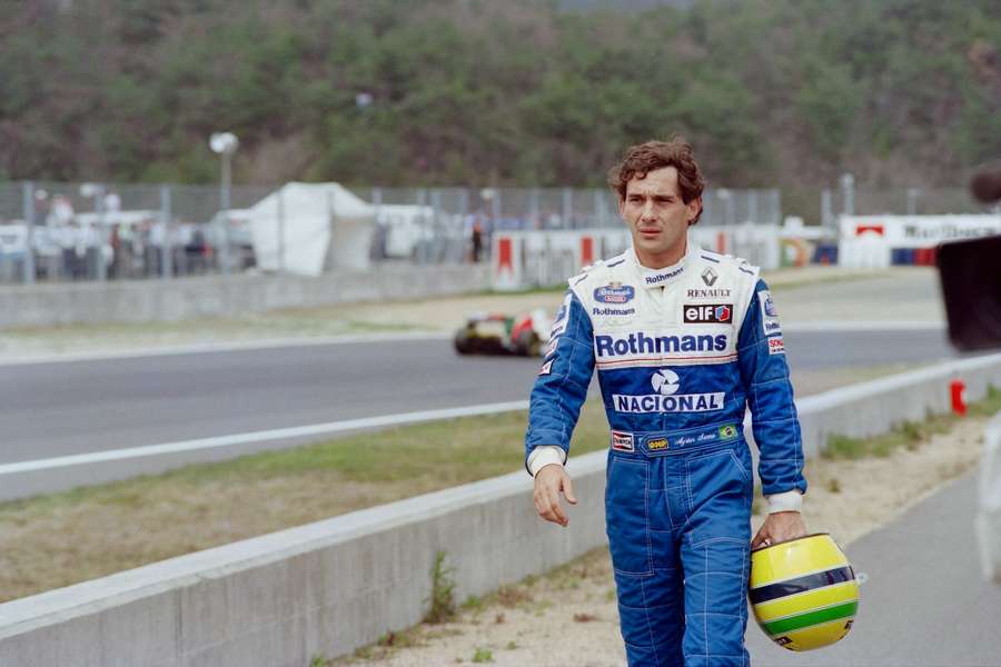 Ayrton Senna mit seinem legendären Helm in den brasilianischen Landesfarben.