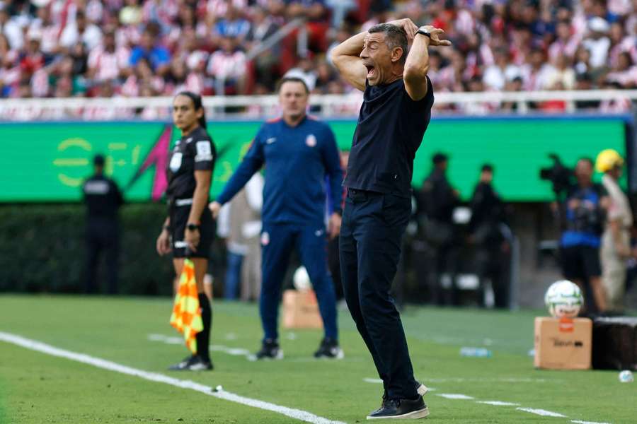 Pedro Caixinha es cesado por los Bravos de Juárez