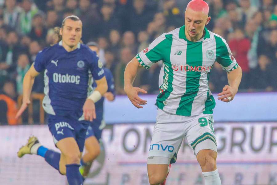 Soyuncu persegue Kramer, dois jogadores que marcaram na partida