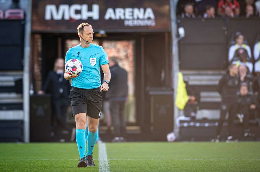 Srdjan Jovanovic, árbitro sérvio de 39 anos