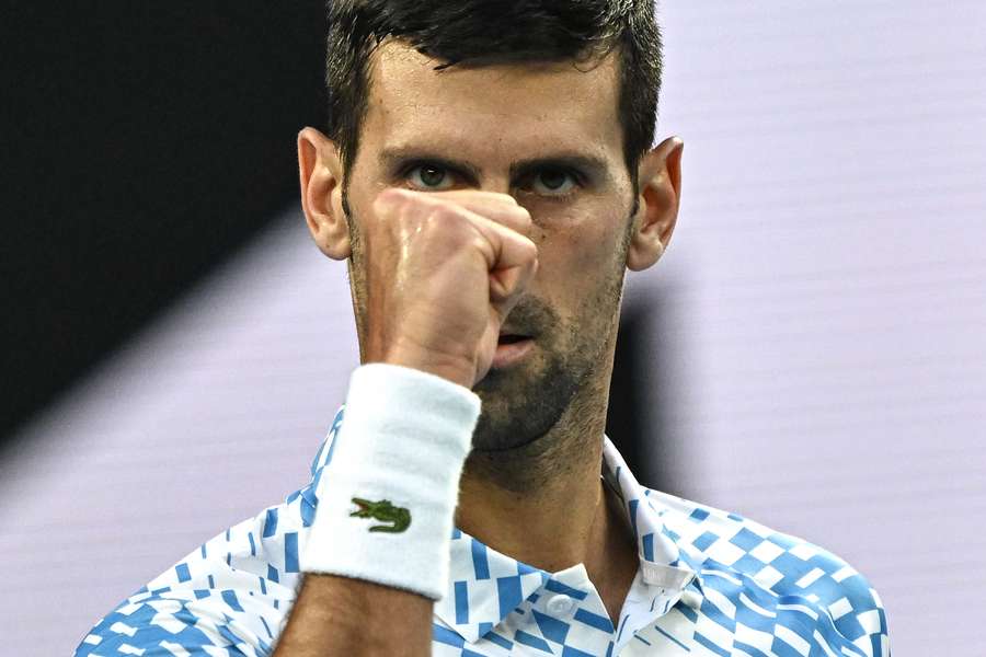 Novak Djokovic freut sich über den Einzug ins Viertelfinale.