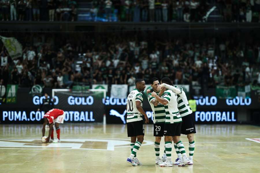 Sporting venceu o Benfica por 8-2 no Pavilhão João Rocha Sporting venceu o Benfica por 8-2 no Pavilhão João Rocha