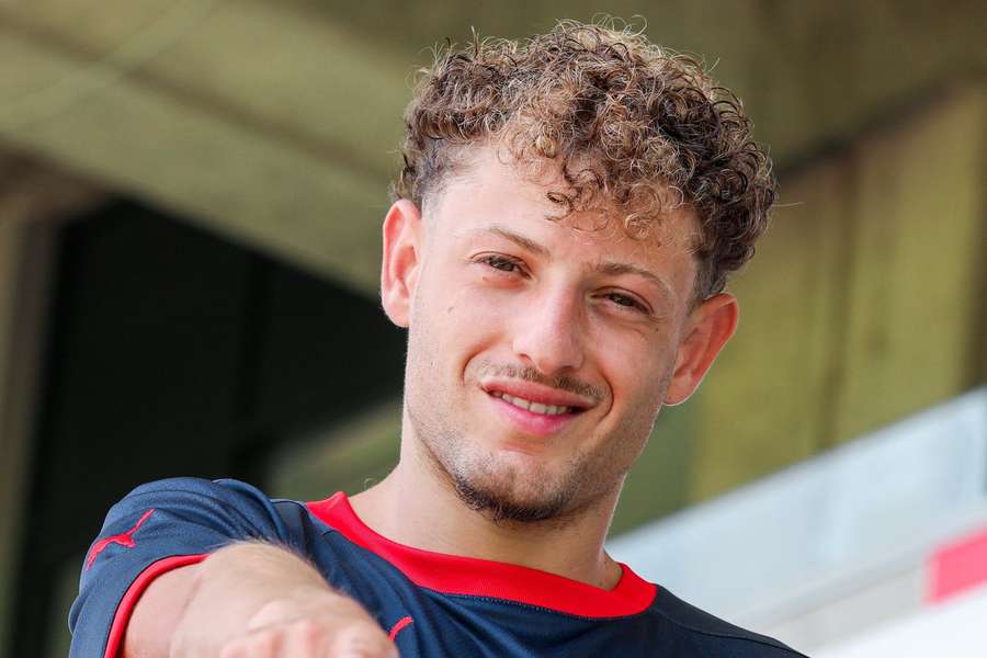 Simo Bouzaidi chega proveniente do Eldense