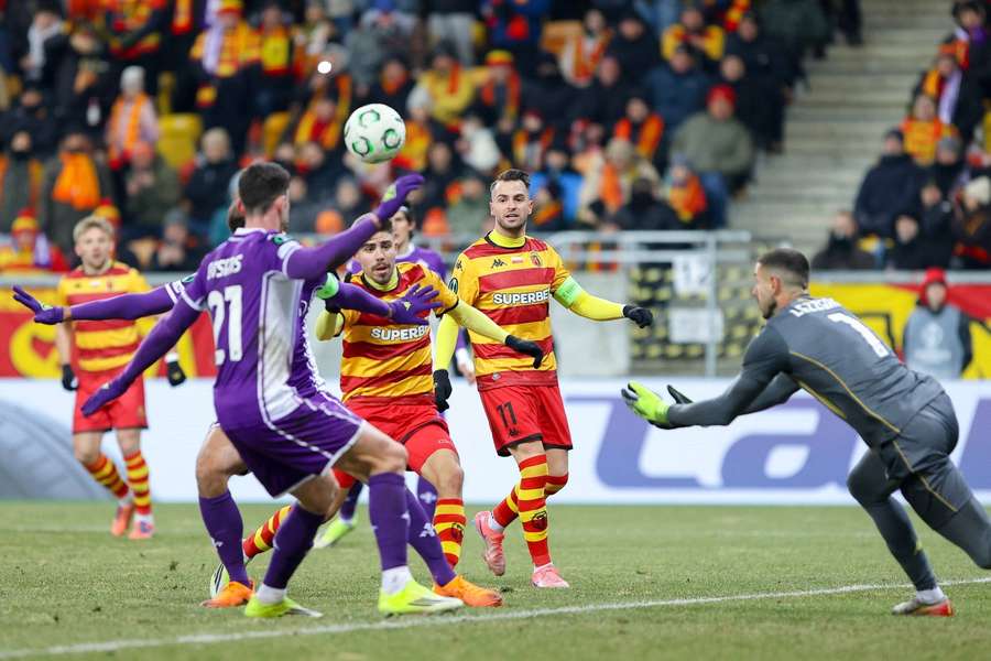 Fiorentina bez kilku kluczowych graczy rozbiła Jagiellonię. Zdecydowały stałe fragmenty gry Fiorentina bez kilku kluczowych graczy rozbiła Jagiellonię. Zdecydowały stałe fragmenty gry