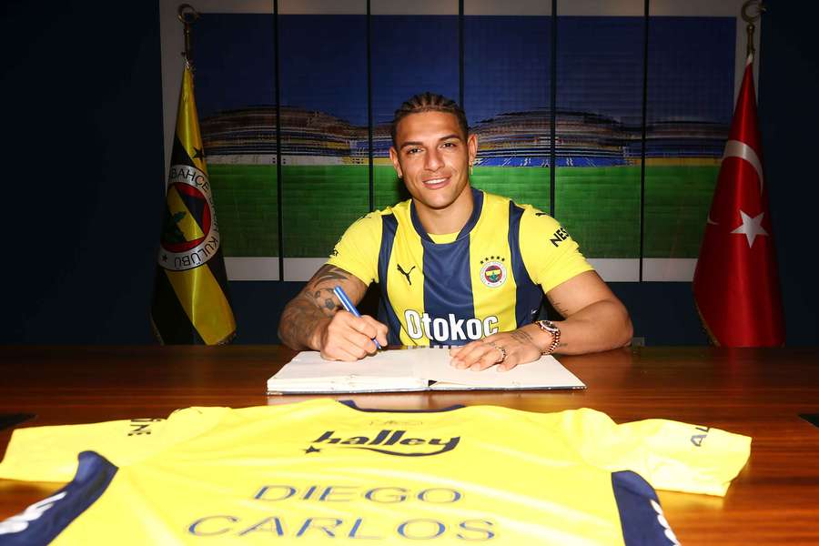 Diego Carlos já com a nova camisola