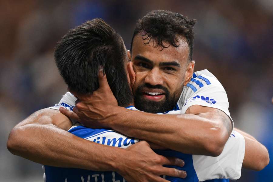 Fabricio Bruno e Villalba comemoram gol do Cruzeiro contra o Santos