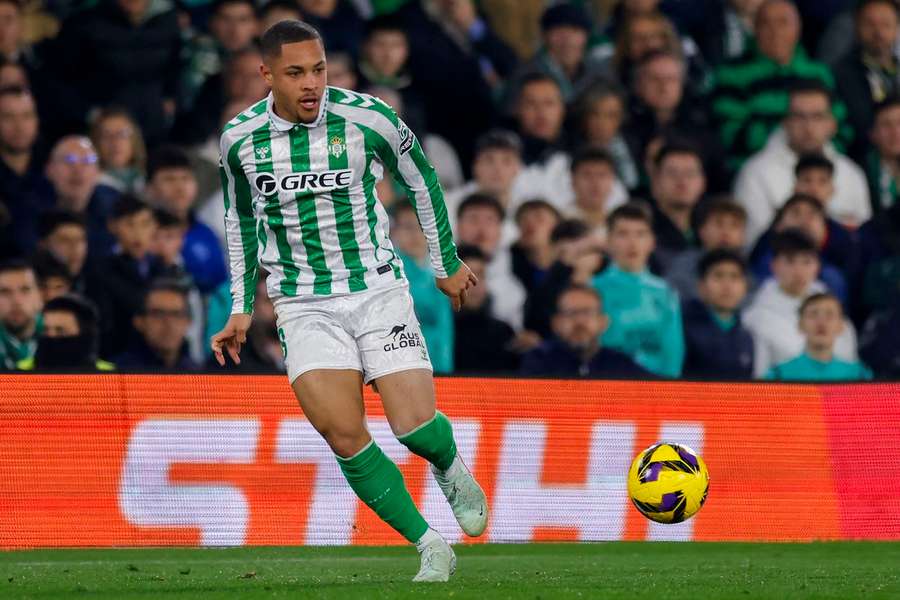 Vitor Roque passou pelo Real Betis