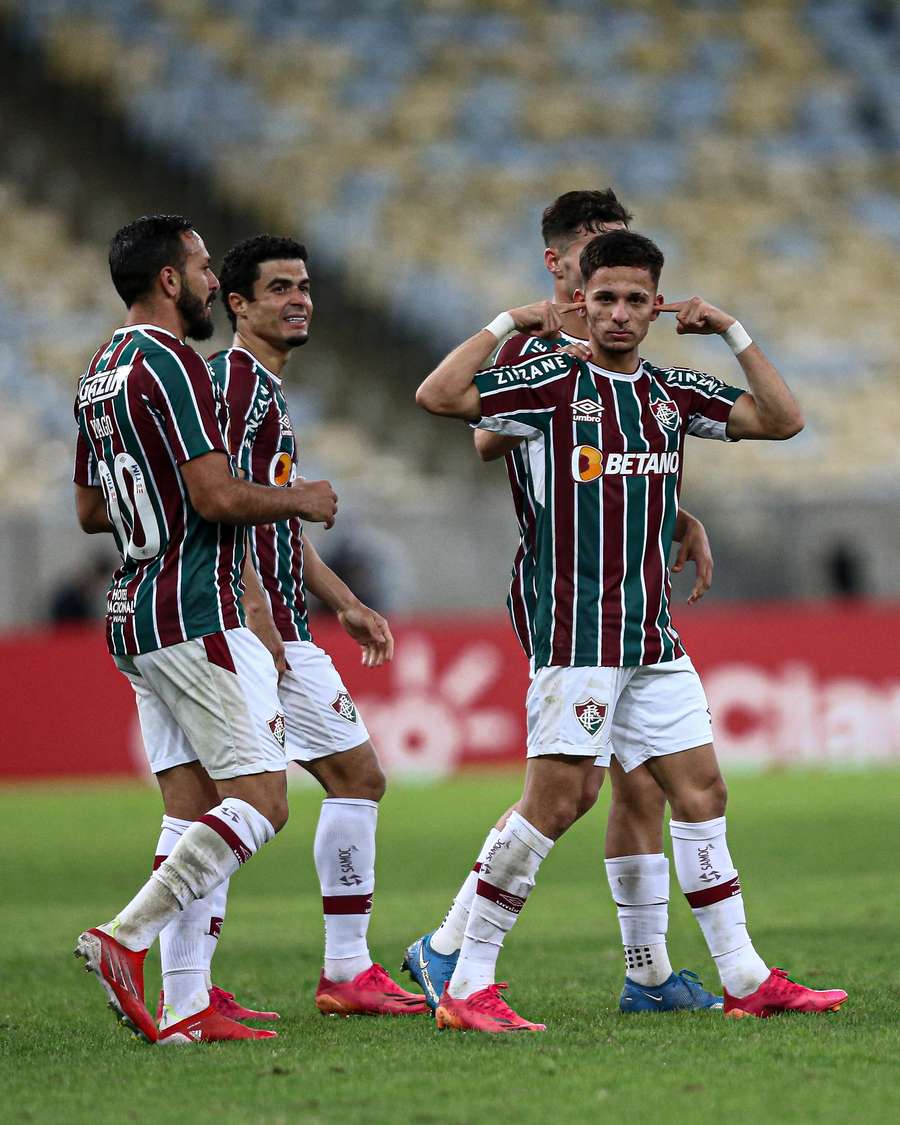 Alvo de muitas críticas, Gabriel Teixeira causou polêmica ao comemorar um gol diante do Criciúma em 2021 com os dedos nos ouvidos Alvo de muitas críticas, Gabriel Teixeira causou polêmica ao comemorar um gol diante do Criciúma em 2021 com os dedos nos ouvidos