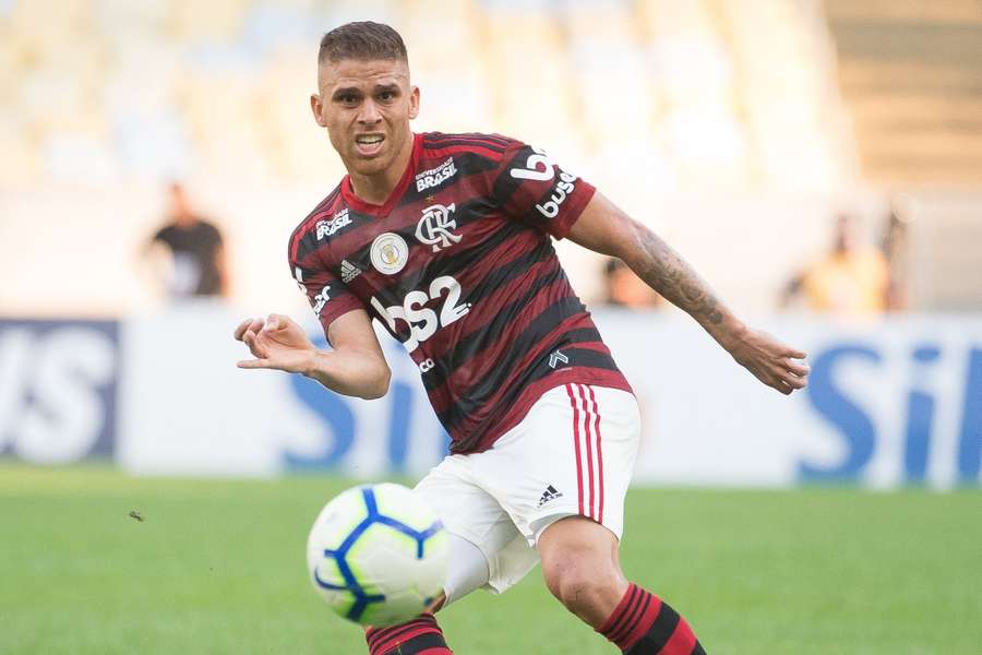 Cuéllar, do Grêmio, atuou pelo Flamengo entre 2016 e 2019 Cuéllar, do Grêmio, atuou pelo Flamengo entre 2016 e 2019