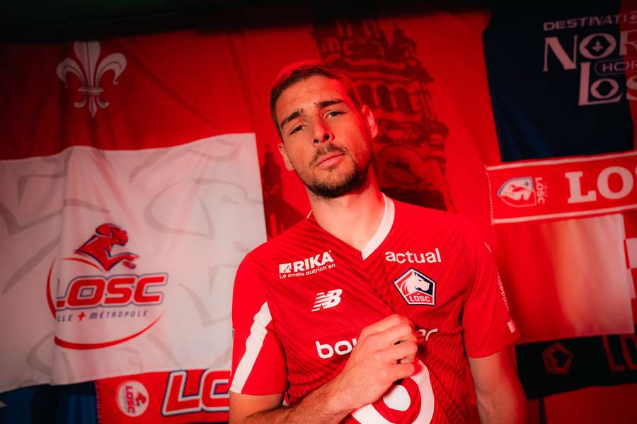 Sérvio Andrej Ilic reforça ataque do Lille, de Paulo Fonseca