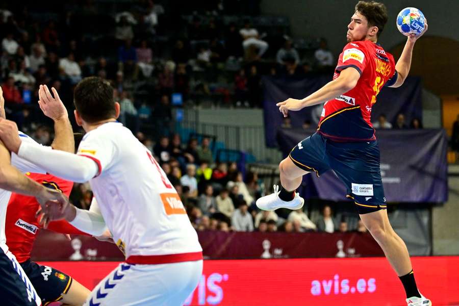Daniel Dujshebaev lanza a puerta ante Serbia en el Torneo Internacional de España