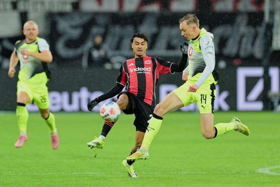 BVB a Frankfurt si body rozdelili.