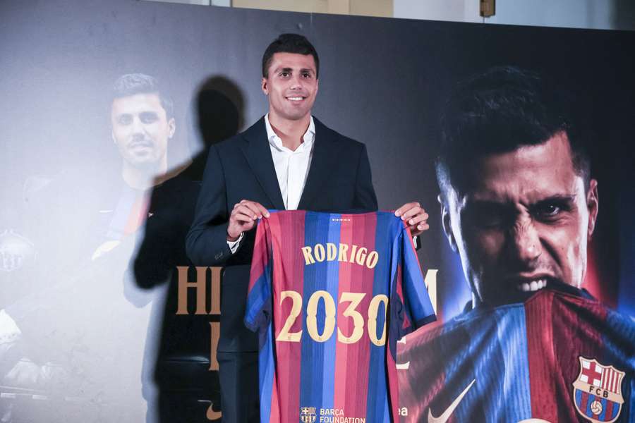 Rodri durante la cerimonia di presentazione al Barcellona